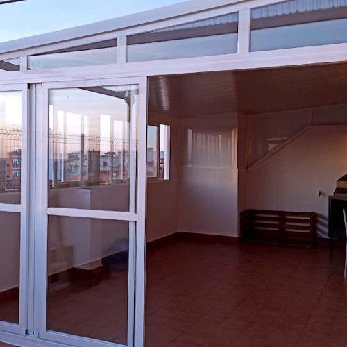 Cerramientos con Chapa Sándwich y Aluminio: La Solución Perfecta para Ahorrar Energía y Garantizar la Seguridad